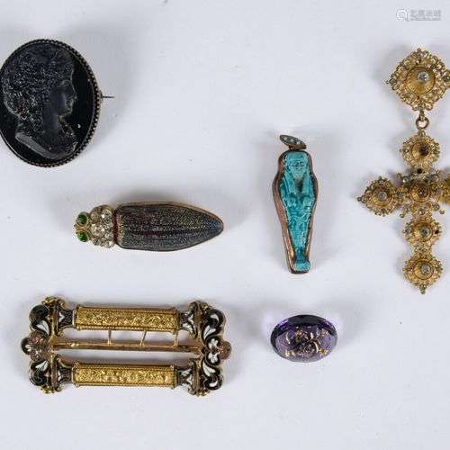 Ensemble de six bijoux fantaisie de la fin du XIXème siècle ...