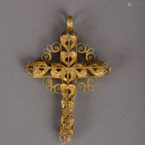 Pendentif crucifix en or jaune 750 millièmes filigrané, la c...