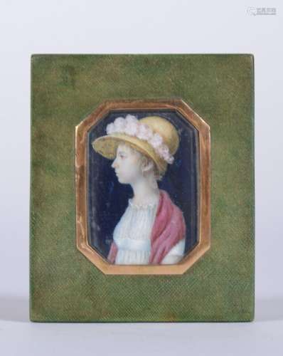 Miniature, Jeune femme en buste de trois quarts portant un c...