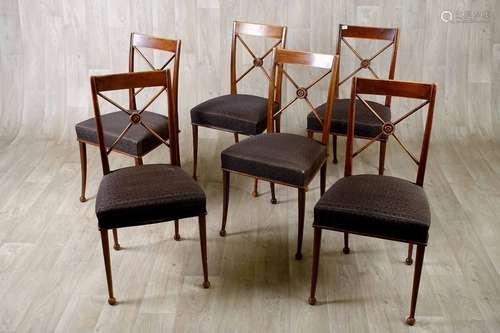 Suite de six chaises.