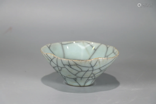 Ge Type Lobed Tea Bowl