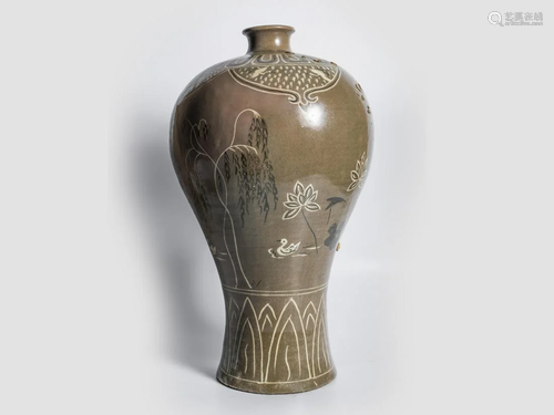 Korean celadon vase, 12th - 14th century