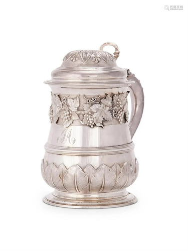 A GEORGE II SILVER BALUSTER TANKARD BY RICHARD GURNEY &