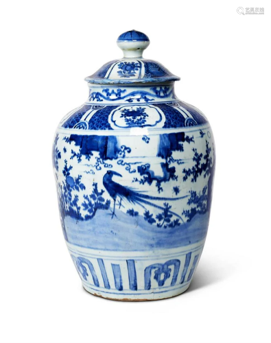 A CHINESE BLUE AND WHITE LARGE OVIFORM VASE AND COVER,
