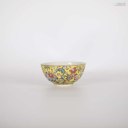 China Qianlong fencai flower pattern cup