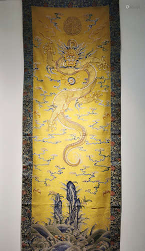 Chinese weaving and embroidering dragon pattern