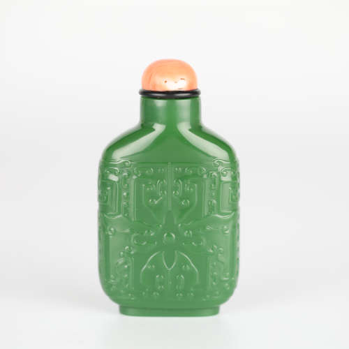 18th，Green glass snuff bottle