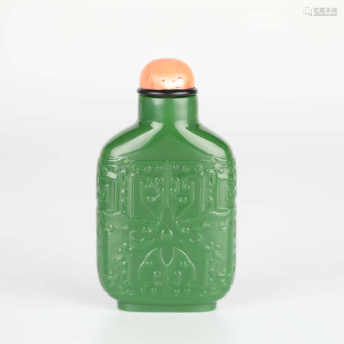 18th，Green glass snuff bottle