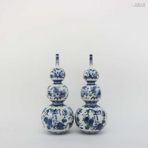 A Pair of Blue-and-white Gourd-shaped Vases