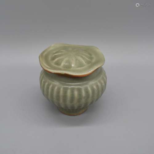 Longquan Celadon Jarlet and Cover