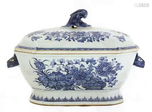 A Chinese blue and white tureen and cover,