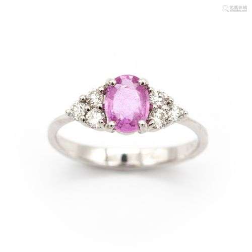 Bague en or blanc (750) 18K sertie d'un saphir rose taille o...