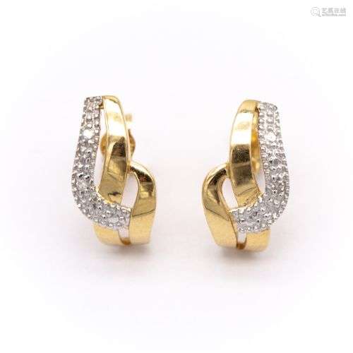 Paire de boucles d'oreilles en or jaune et or blanc (750) 18...