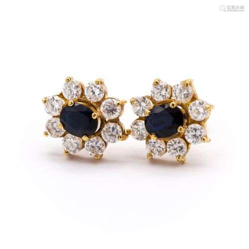 Paire de boucles d'oreilles en or jaune (750) 18K formant de...