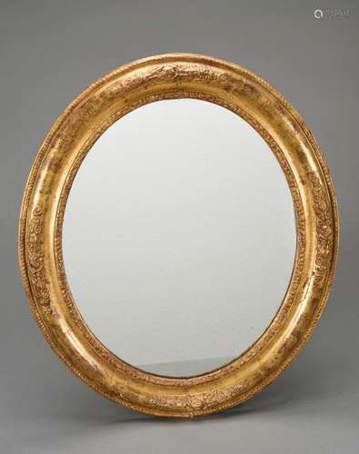 Miroir ovale en bois doré 58 x 48 cm