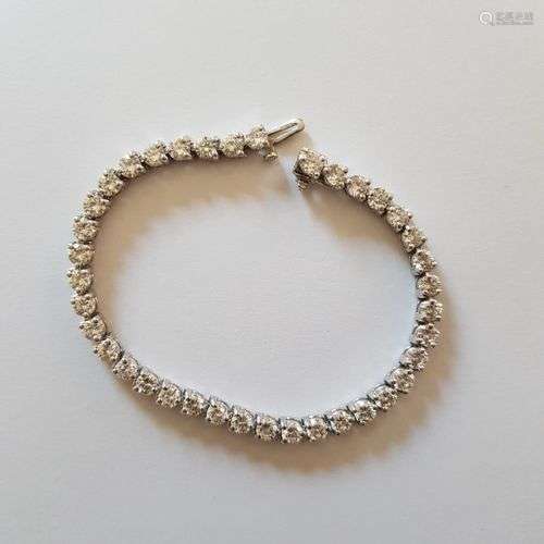 Bracelet en platine (950) avec ligne de diamants. Poids tota...