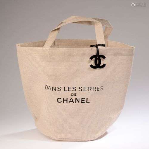 CHANEL. Cabas en toile plastifiée imprimée 