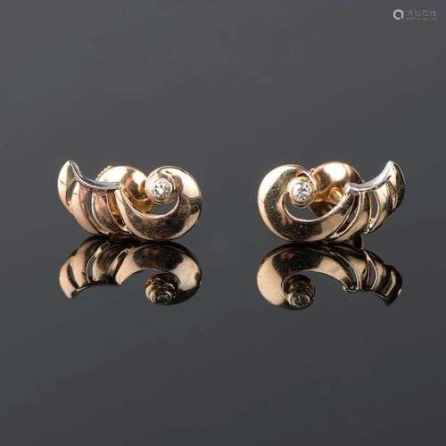 Paire de boucles d'oreilles en or jaune 18k en enroulement s...