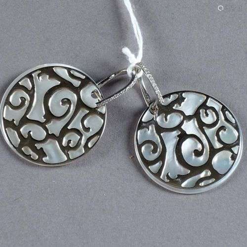 Paire de Pendants d’Oreilles Contemporains.