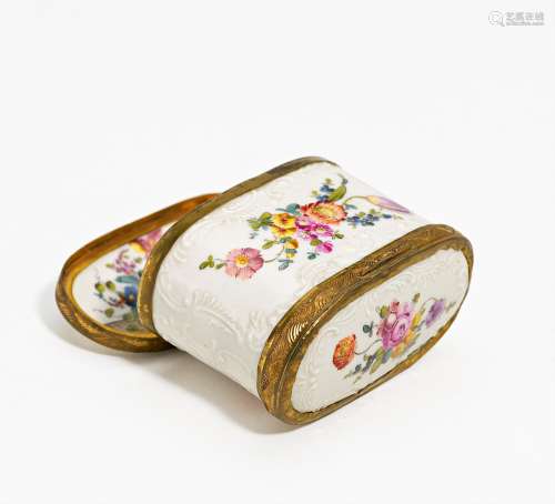 PORCELAIN DOUBLE SNUFFBOX WITH FLOWER BOUQUETS. Presumably G...