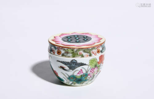 FAMILLE ROSE LOTUS MANDARIN DUCK POT WITH LID