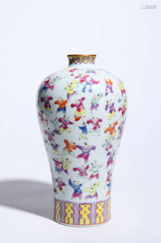 FAMILLE ROSE HUNDRED SON VASE