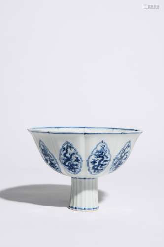 BLUE AND WHITE DRAGON PATTERN STEM CUP