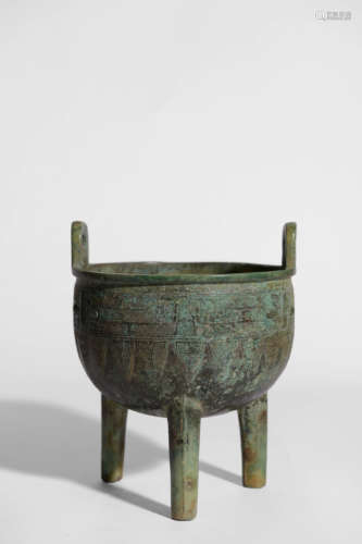 BRONZE TRIPOD DING VESSEL