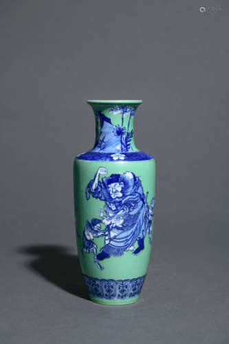 GREEN-GLAZED BLUE AND WHITE FIGURAL PATTERN ROULEAU VASE