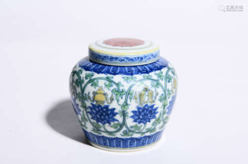 DOUCAI INTERLOCKING LOTUS PATTERN TIAN CHARACTER JAR