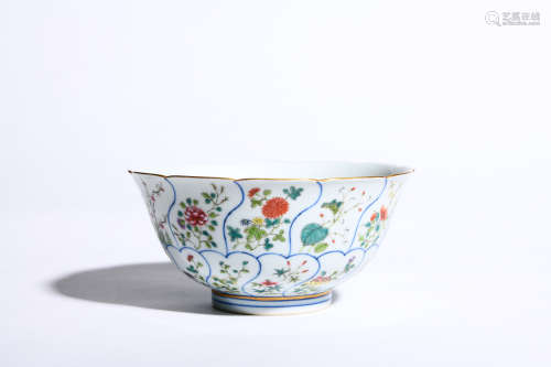 FAMILLE ROSE TWELVE FLOWER PATTERN FLOWER-MOUTH BOWL