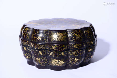 GILT-DECORATED LACQUERWARE FIGURAL LOBED BOX