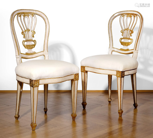 Pair of elegant Venetian chairs, Around 1770