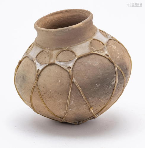 NATIVE AMERICAN POTTERY VESSEL H 9