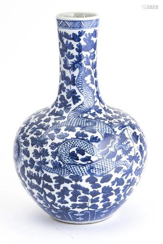 CHINESE MING INFLUENCE PORCELAIN VASE