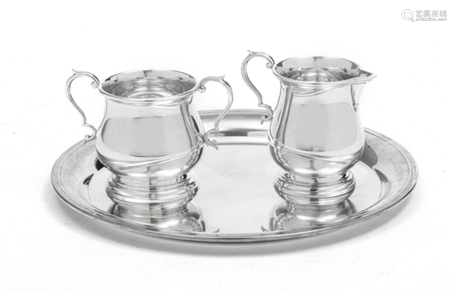 LUNT STERLING SILVER ROUND TRAY W CREAMER & SUGAR