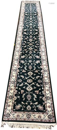 ISFAHAN DESIGN HAND WOVEN WOOL RUNNER C.1980