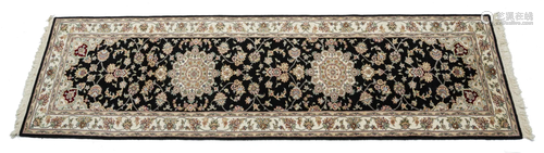 ISPAHAN DESIGN HAND WOVEN WOOL RUNNER