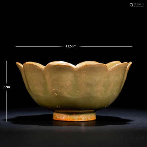 Song Dynasty of China
Yaozhou kiln lotus mouth bowl