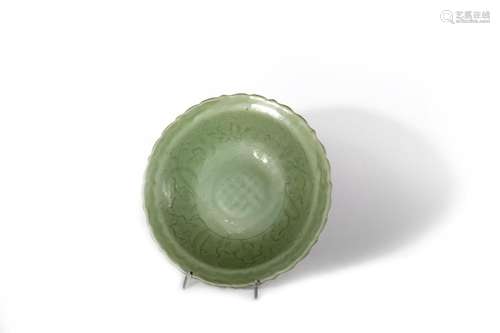 Longquan Celadon plate with polylobed edge with four orders ...