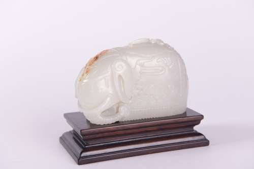 WHITE JADE ELEPHANT ORNAMENT