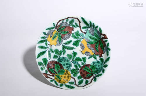 SANCAI-GLAZED AN-CARVED DRAGON PATTERN FLOWER& FRUITS PLATE