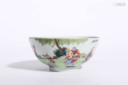 FAMILLE ROSE FIGURAL PATTERN BOWL