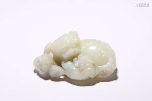 WHITE JADE TWIN LION ORNAMENT