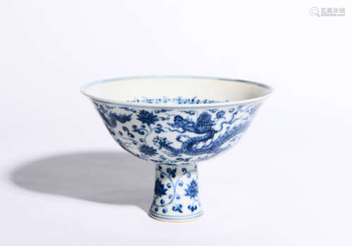 BLUE AND WHITE DOUBLE DRAGON PATTERN STEM CUP