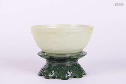 WHITE JADE BOWL WITH SPINACH-GREEN JADE STAND