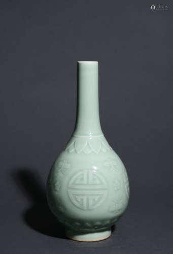 CELADON GLAZED SHOU PATTERN LONG-NECKED VASE