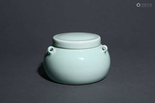 GREEN GLAZED THREE-HOOKED BOWL WITH LID