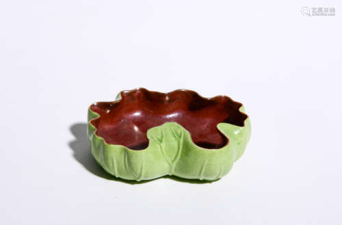 GREEN-GLAZED LOTUS SHAPED BRUSH WASHER