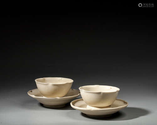 A PAIR OF CHINESE DINGYAO CUPS,FIVEDYNASTIES